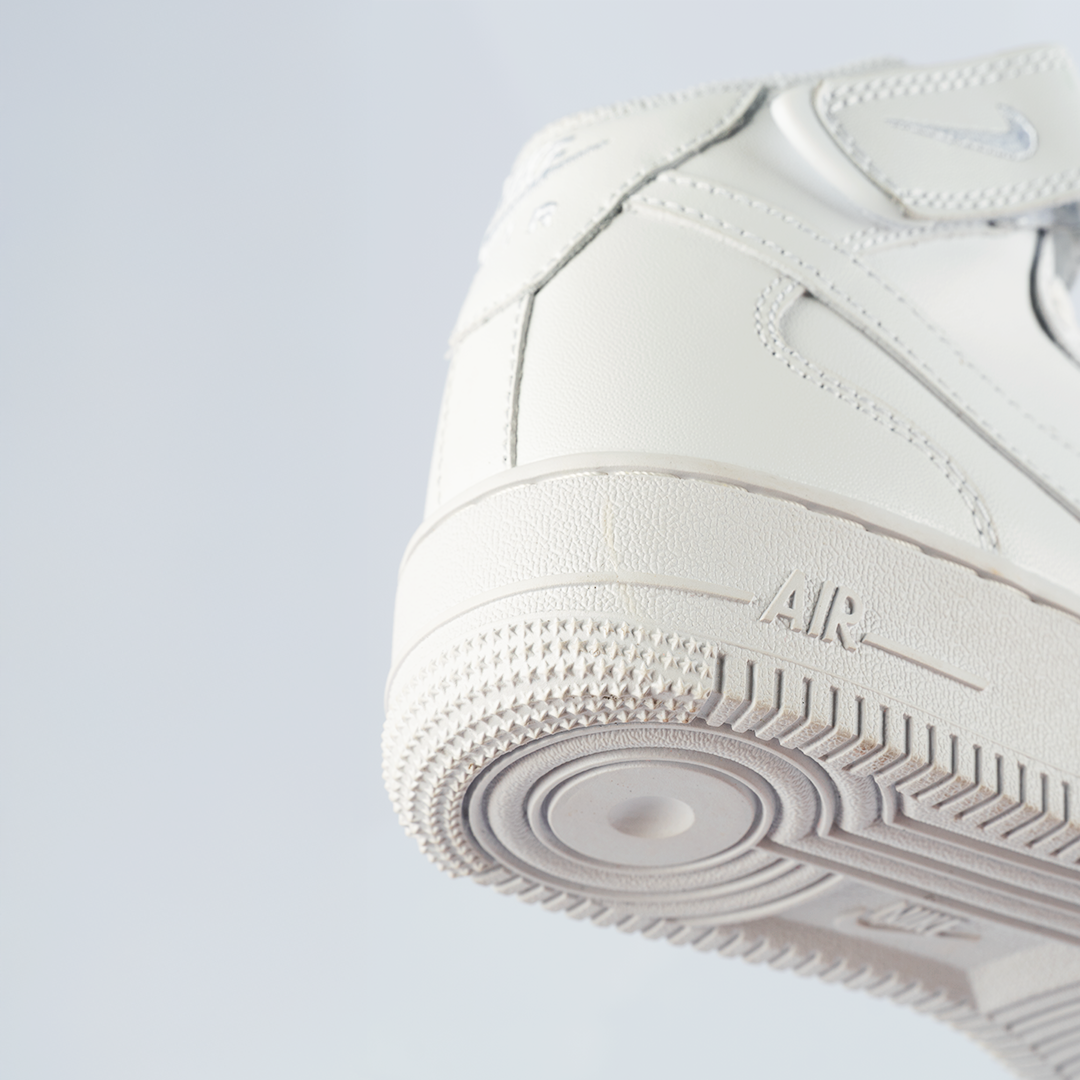 Nike Air Force 1 Mid Triple White